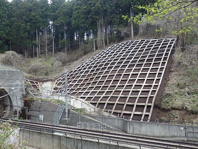 法面格子枠工完了